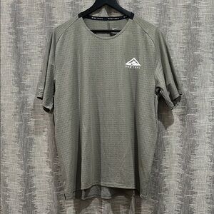 Nike Trail Solar Chase Short Sleeve Top
